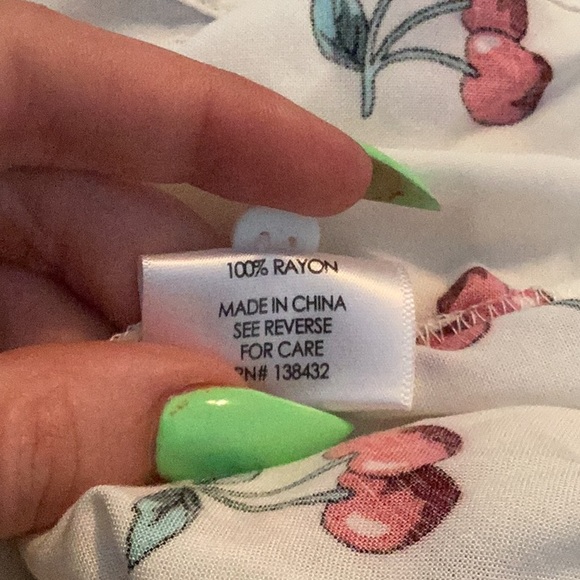 💥PRICE DROP💥 Steadfast Sojourn Top in Cherries - Picture 6 of 6